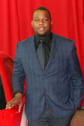 Staff member Lemar Davis from ID_8c748502b9ff