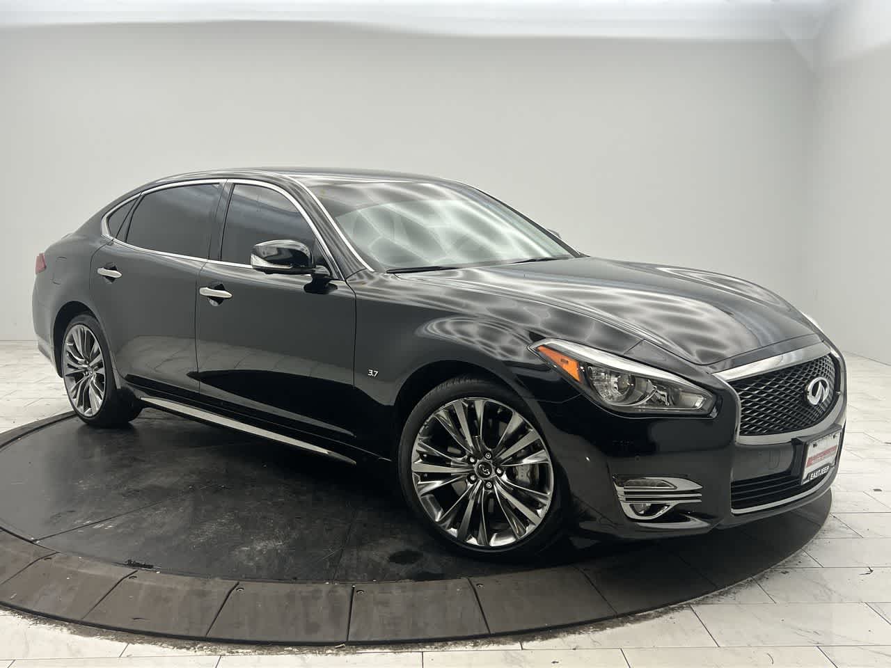 2017 INFINITI Q70L