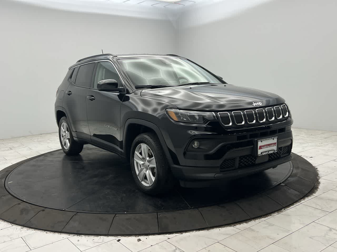2022 Jeep Compass Latitude photo 2