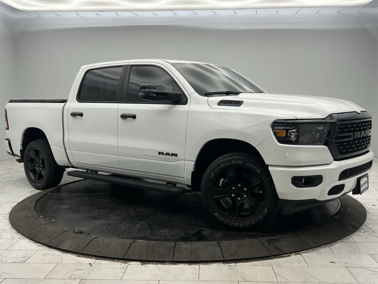 2023 RAM 1500 Big Horn/Lone Star 4x4 Crew Cab 5'7's photo