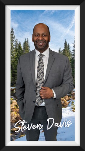 Staff member Steven Davis from ID_6ef7d1a5b542