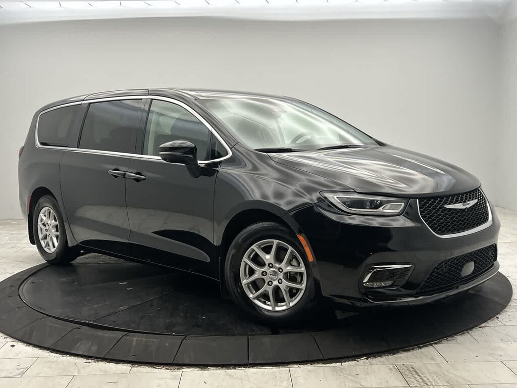 Used 2023 Chrysler Pacifica Touring L FWD