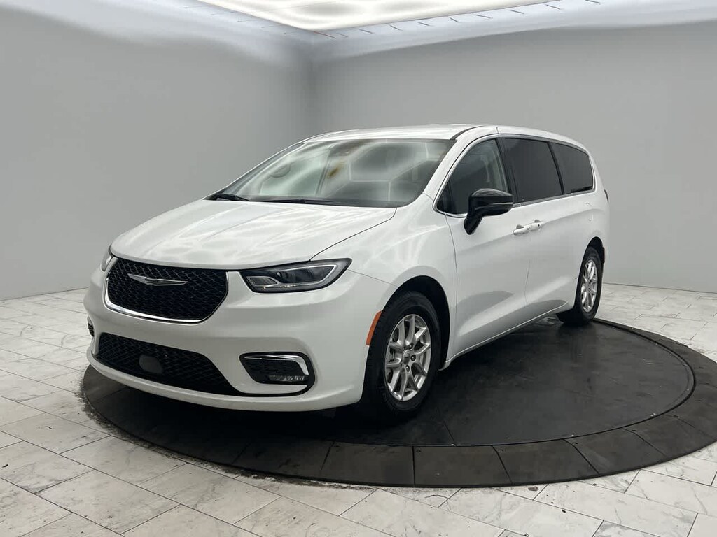 Certified 2024 Chrysler Pacifica Touring L FWD