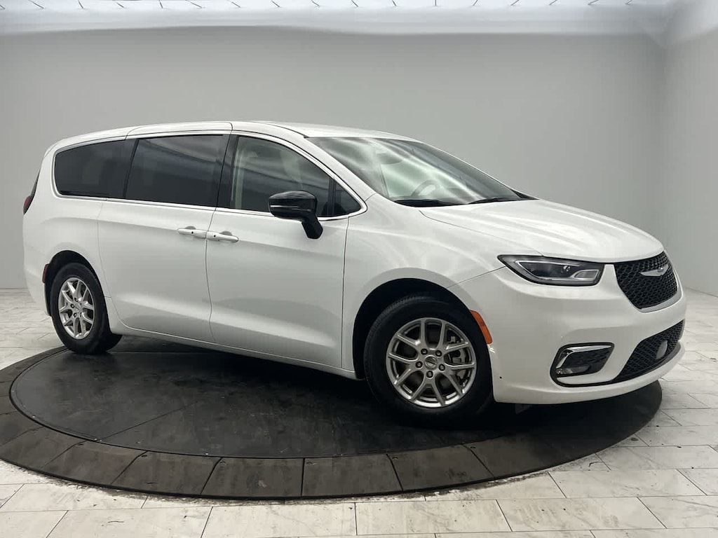 Certified 2024 Chrysler Pacifica Touring L FWD