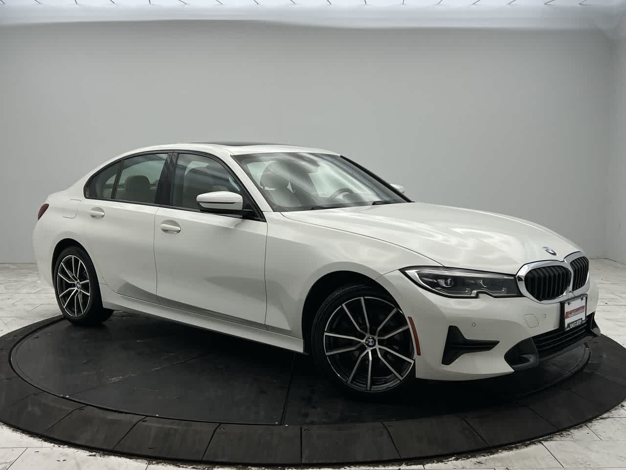 2022 BMW 3 Series 330i xDrive Sedan's photo