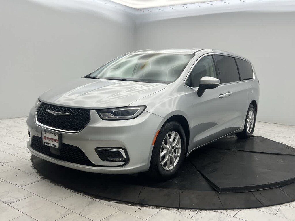 Used 2023 Chrysler Pacifica Touring L FWD