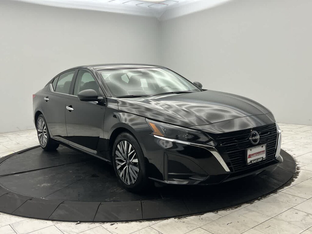 Used 2025 Nissan Altima SV FWD