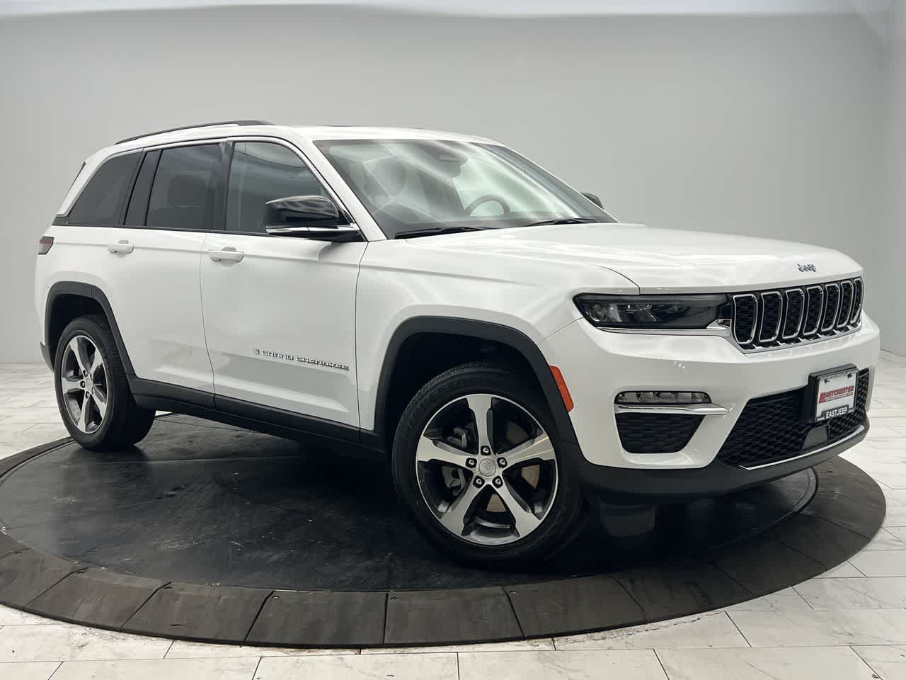 2023 Jeep Grand Cherokee 4xe's photo
