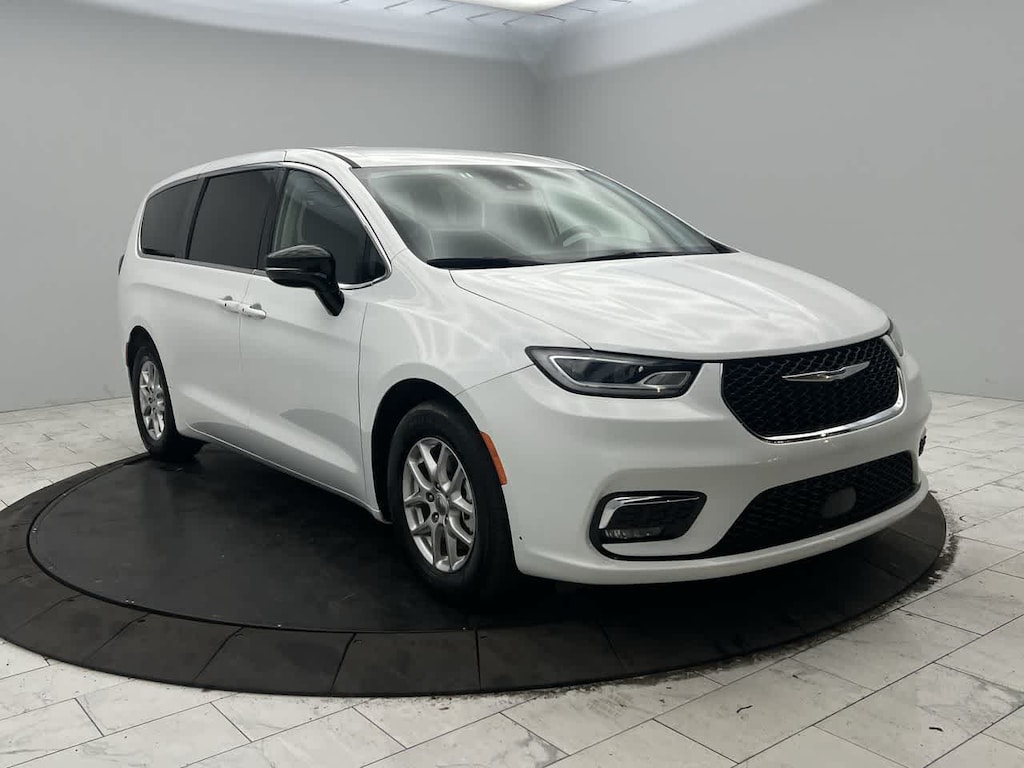 Certified 2024 Chrysler Pacifica Touring L FWD