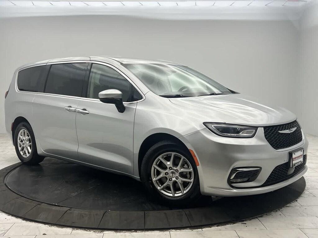 Used 2023 Chrysler Pacifica Touring L FWD
