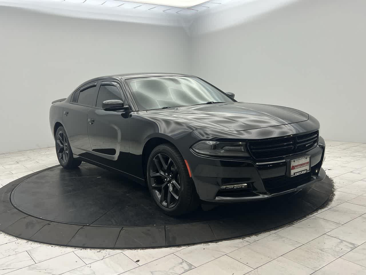 2019 Dodge Charger SXT photo 2