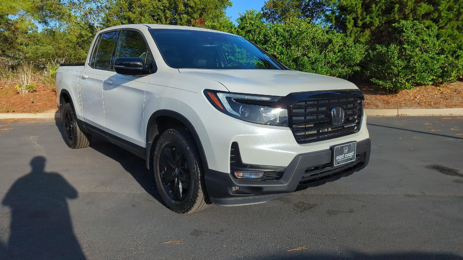 2023 Honda Ridgeline Black Edition photo 2