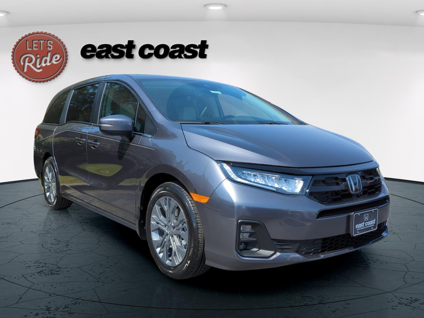 2025 Honda Odyssey Touring photo 3