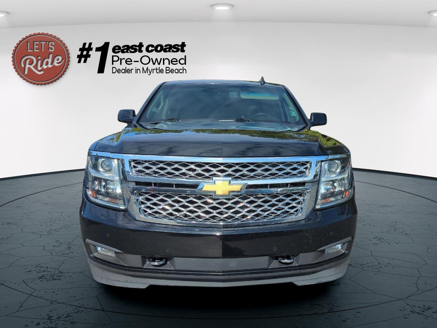 2018 Chevrolet Suburban LT photo 2