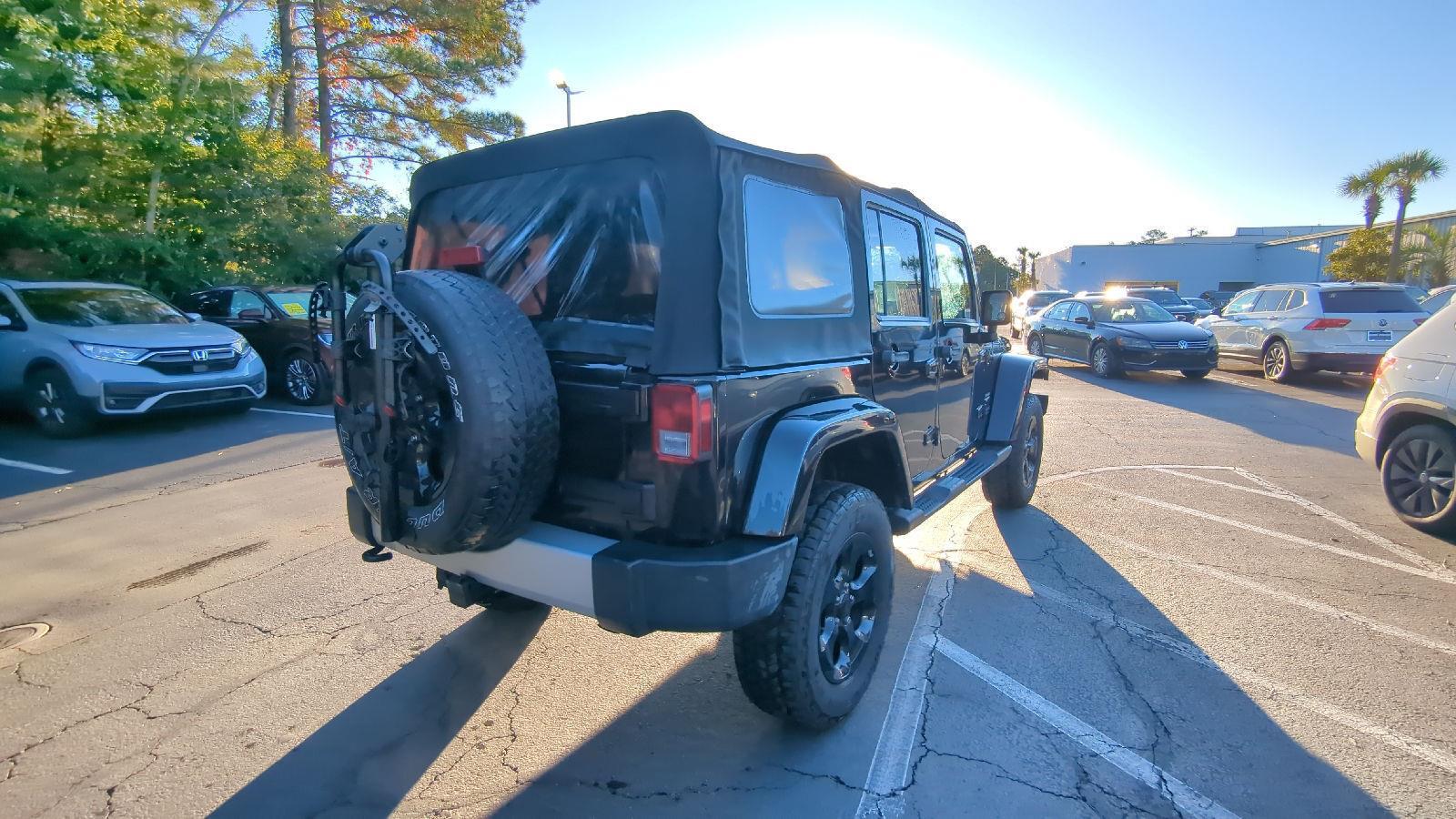 2014 Jeep Wrangler Unlimited Sahara photo 2