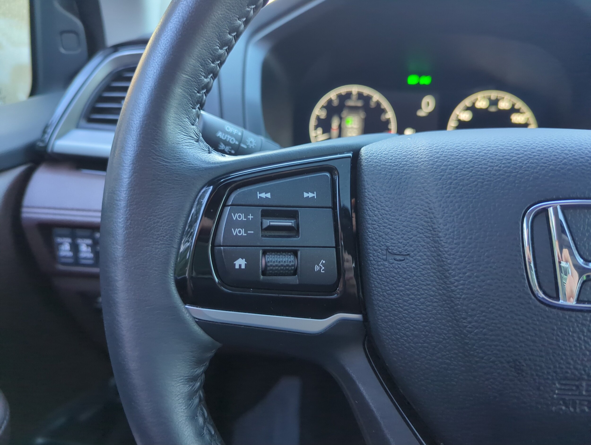 2025 Honda Odyssey Touring - Photo 25