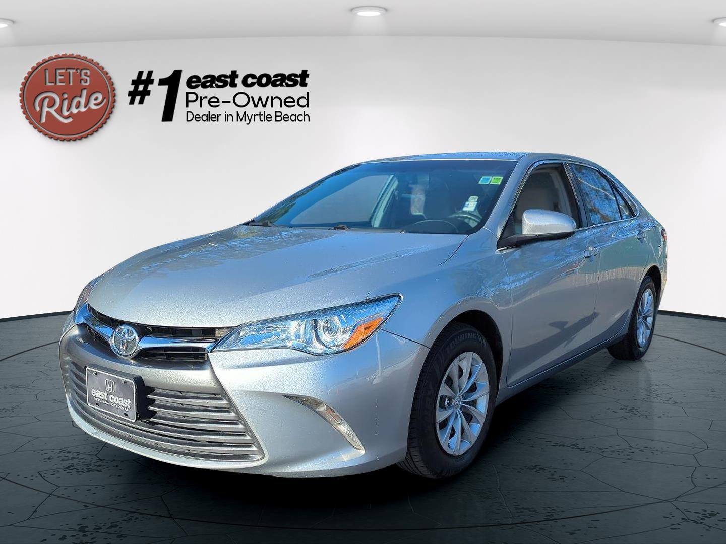 2016 Toyota Camry LE's photo