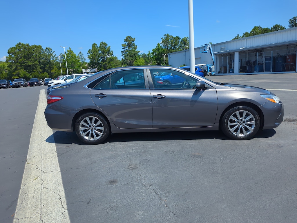 Used 2017 Toyota Camry XLE V6 Sedan