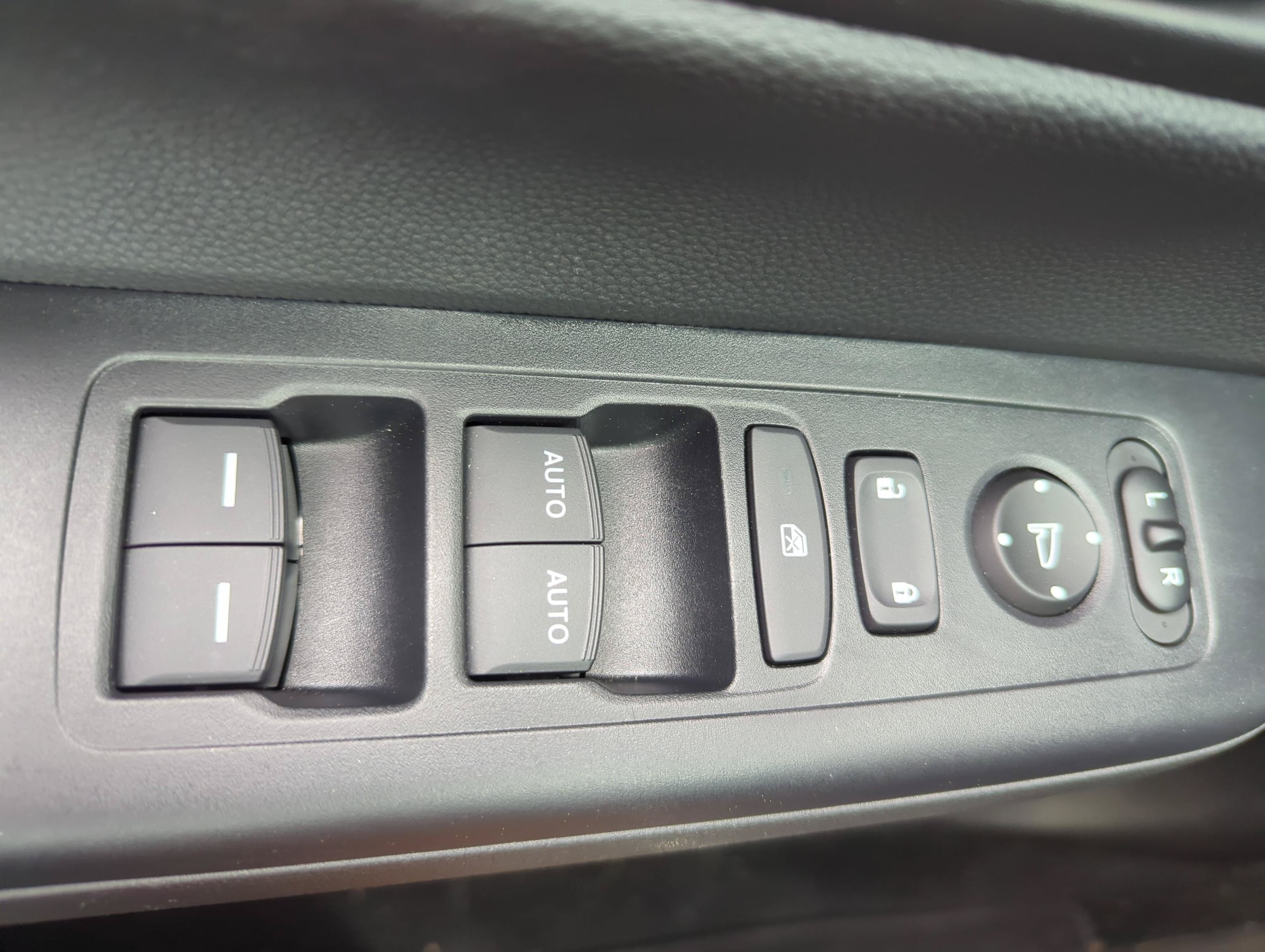 2025 Honda CR-V EX - Photo 27