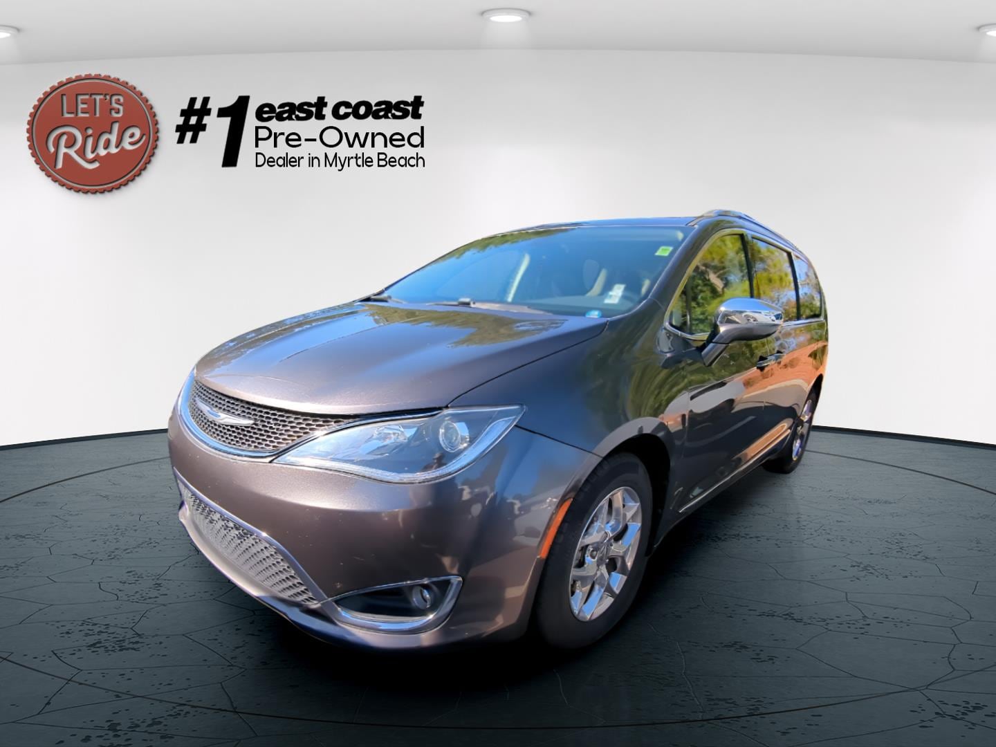 2019 Chrysler Pacifica Limited's photo