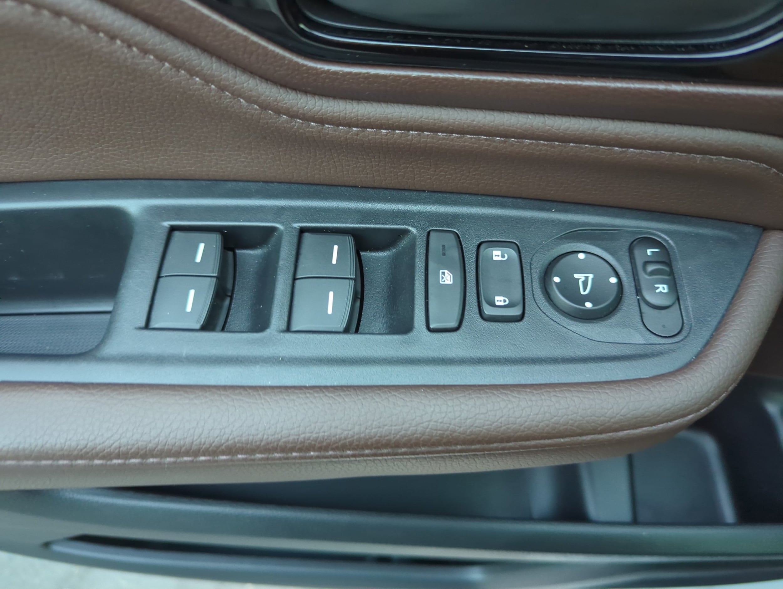 2025 Honda Odyssey Touring - Photo 37
