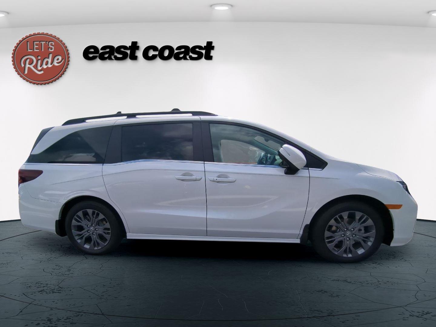 2026 Honda Odyssey Touring photo 4