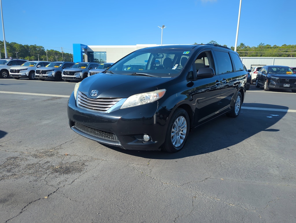 Used 2017 Toyota Sienna XLE Premium Van
