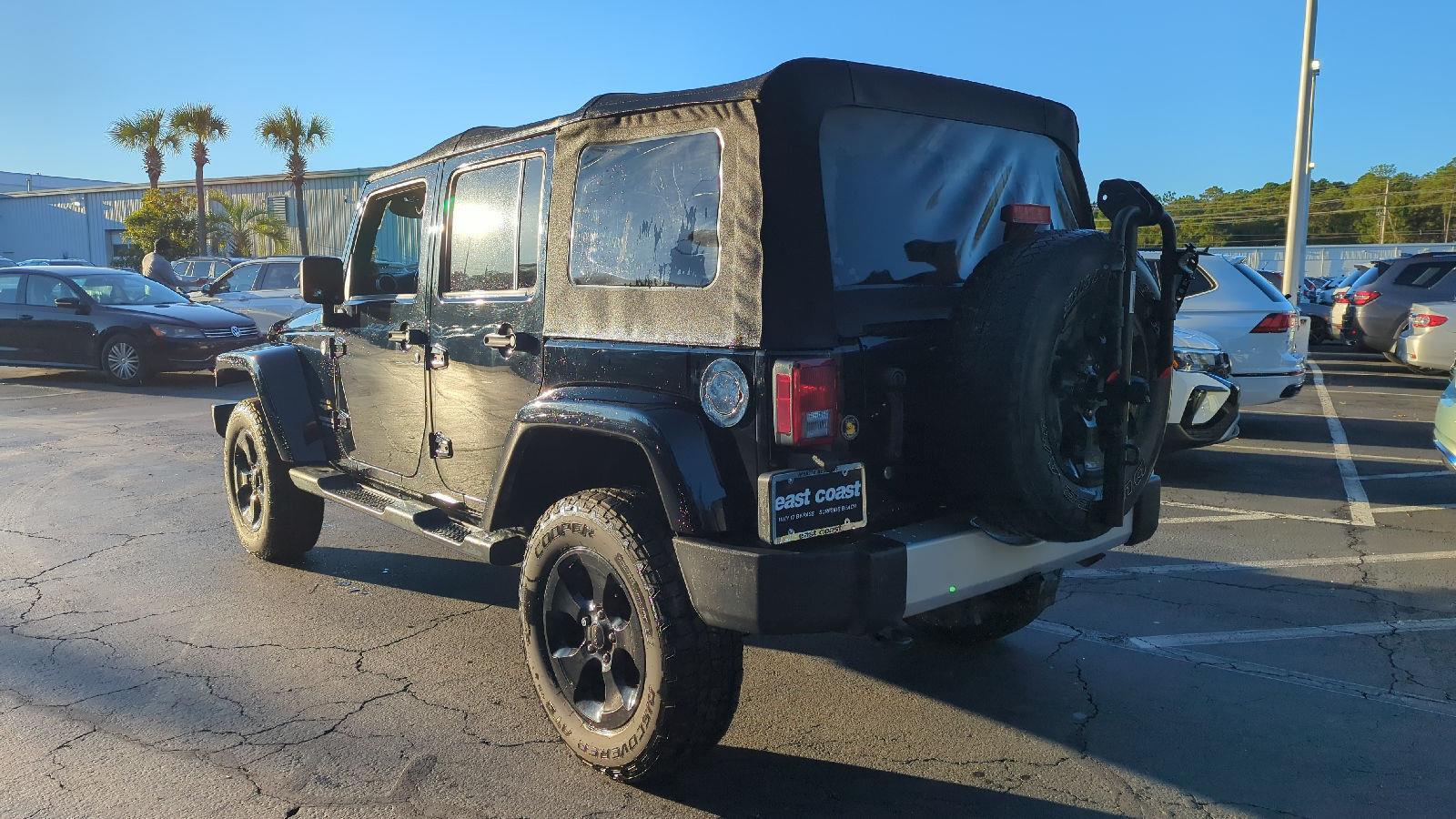 2014 Jeep Wrangler Unlimited Sahara photo 3