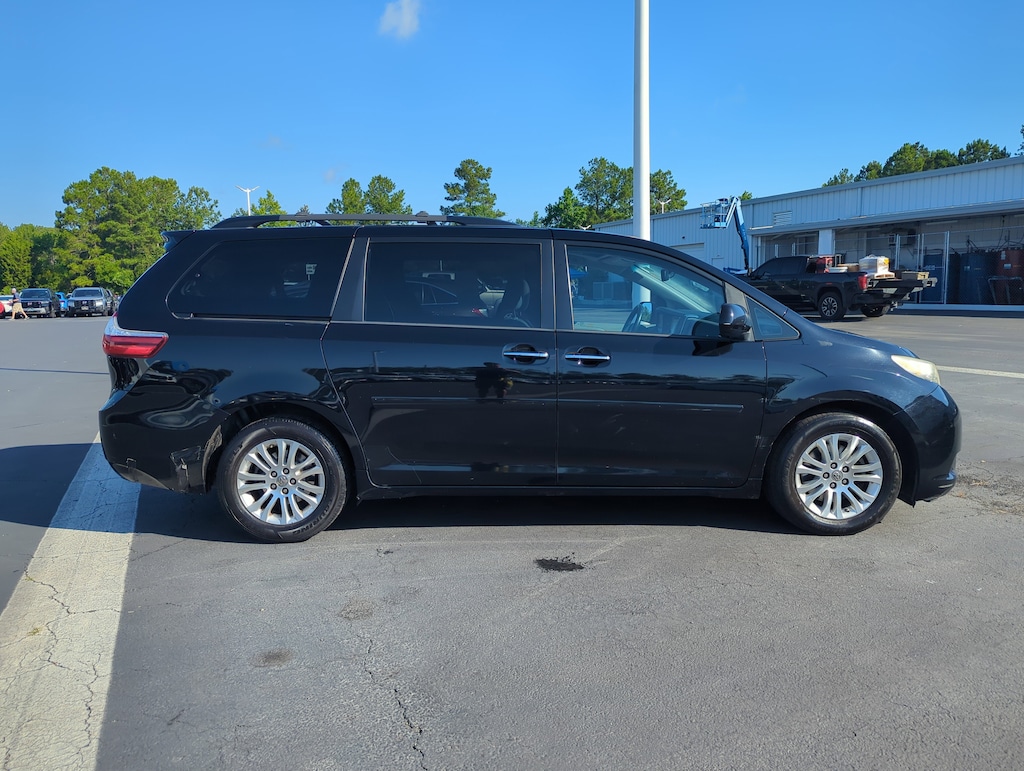 Used 2017 Toyota Sienna XLE Premium Van