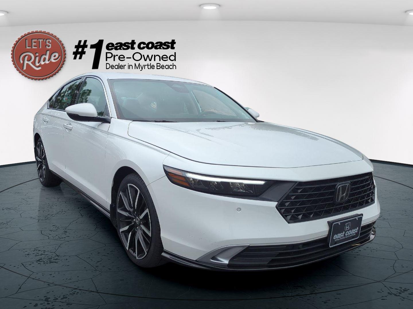 2023 Honda Accord Hybrid Touring photo 2