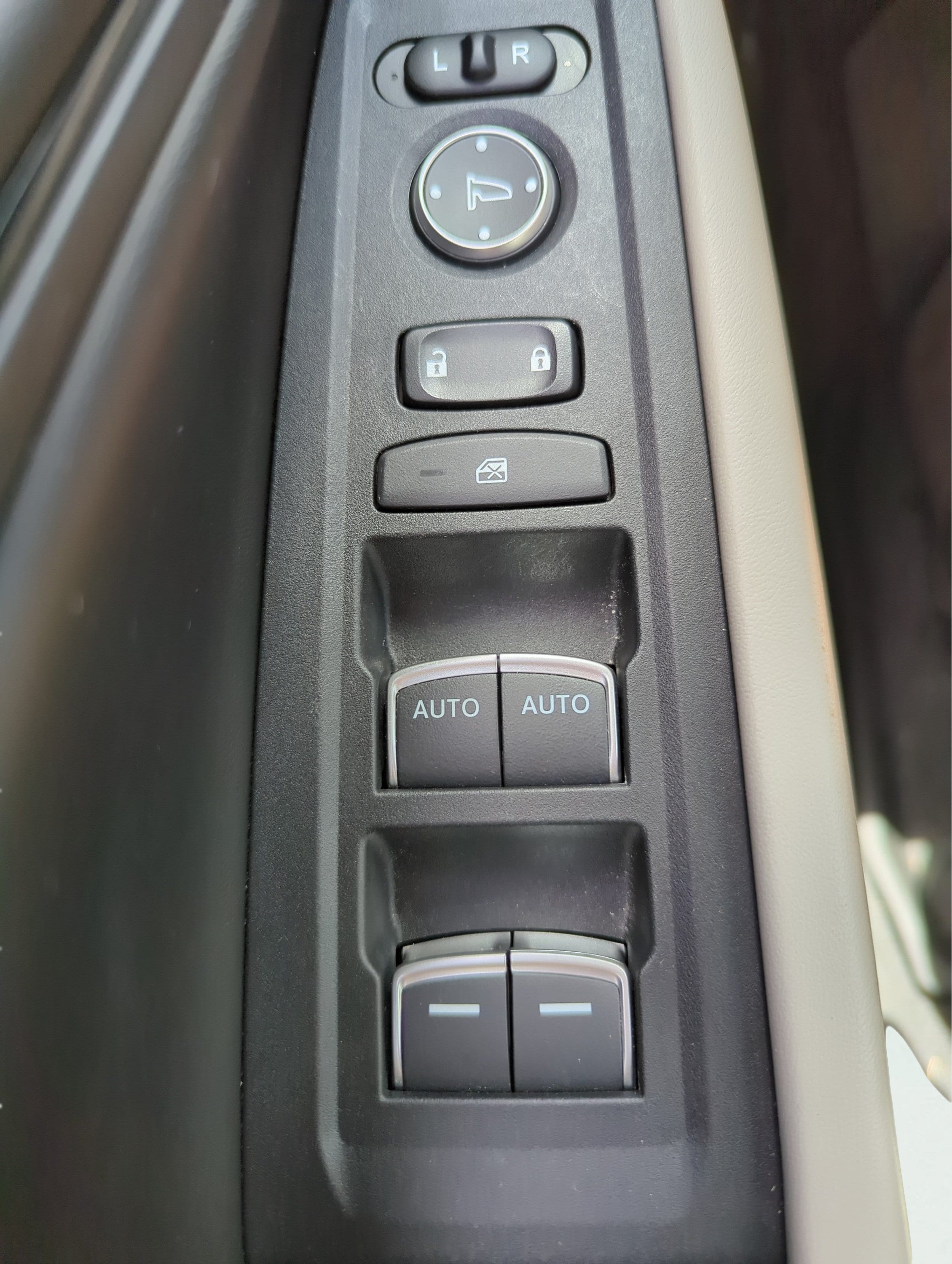 2024 Honda Accord Hybrid EX-L - Photo 27