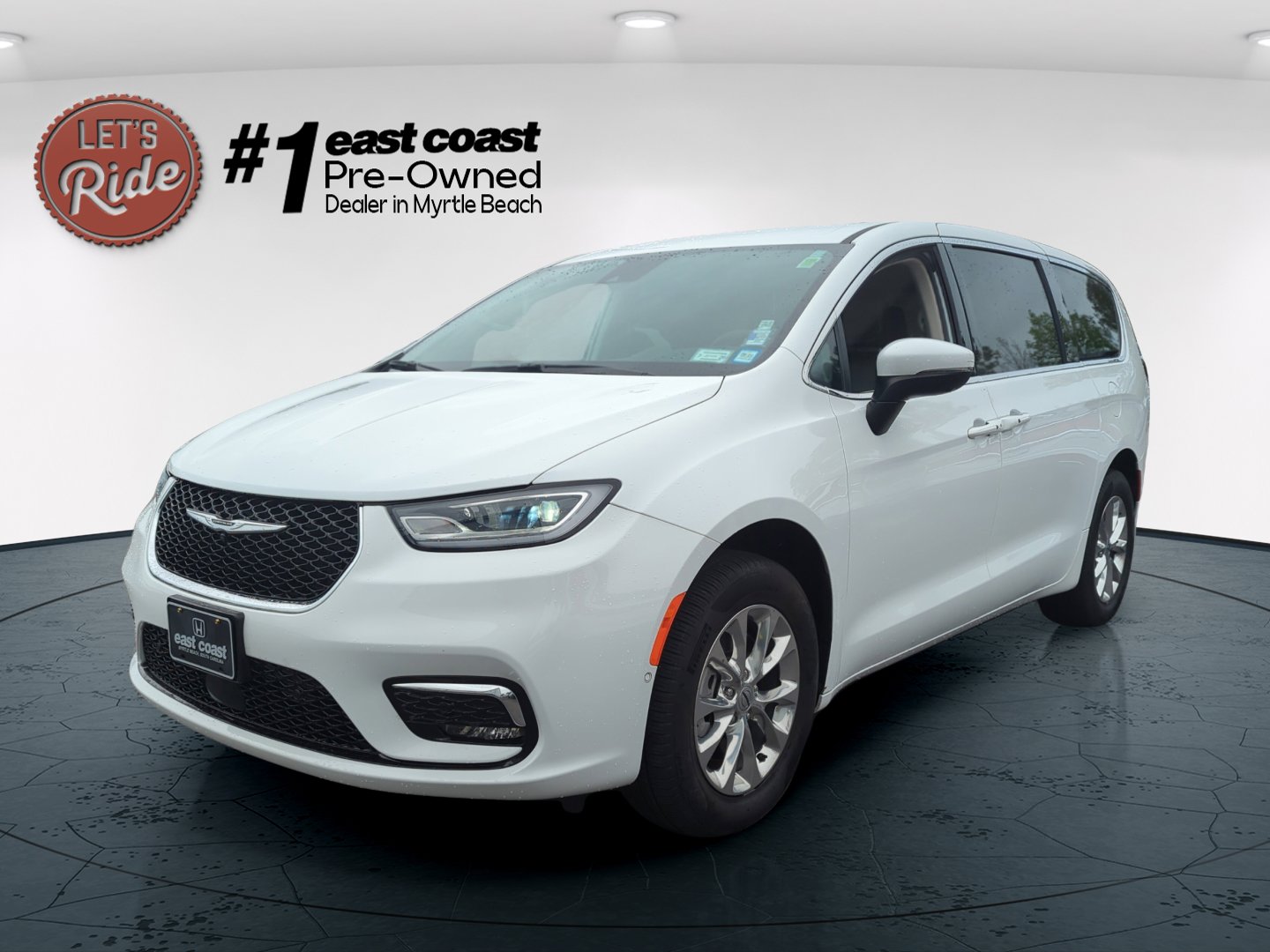 2023 Chrysler Pacifica Touring L AWD's photo