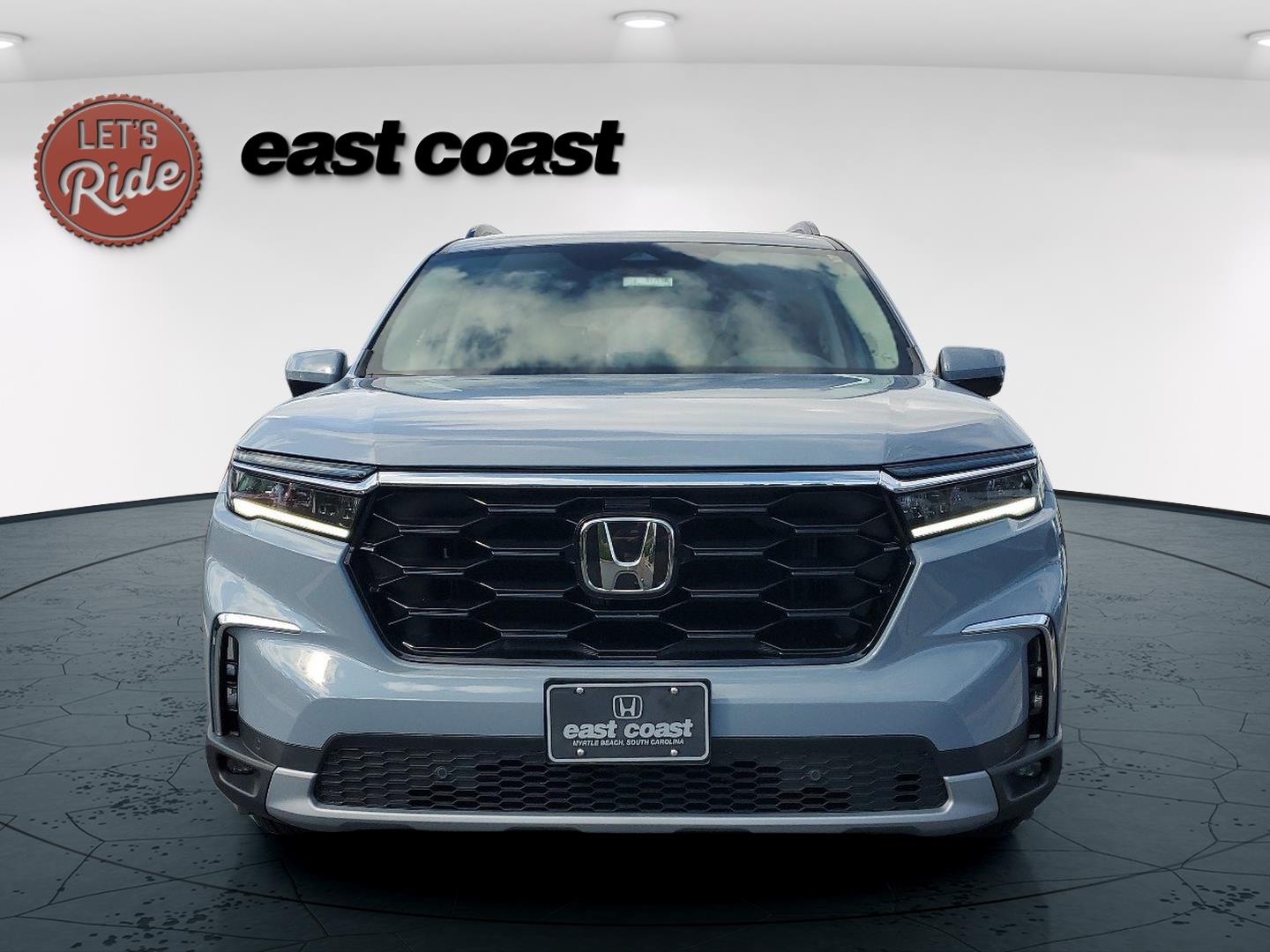 2025 Honda Pilot Touring photo 2