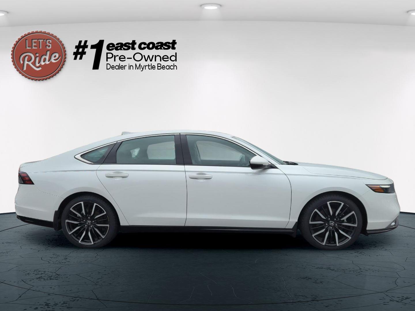 2023 Honda Accord Hybrid Touring photo 3