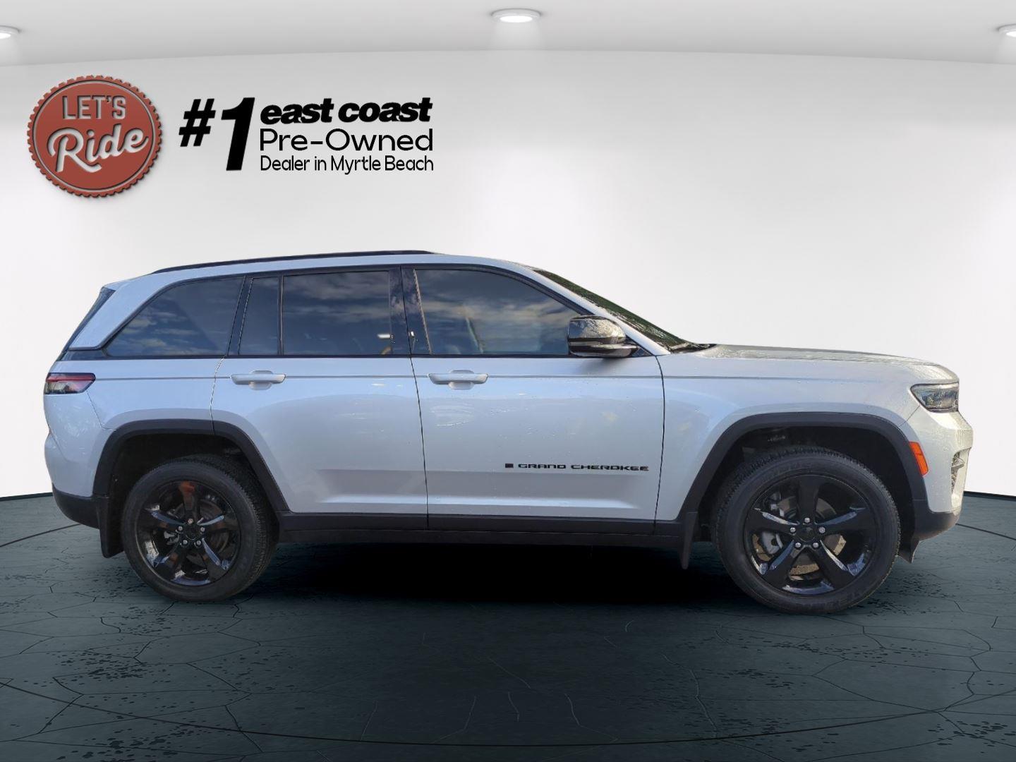 2023 Jeep Grand Cherokee Altitude photo 2
