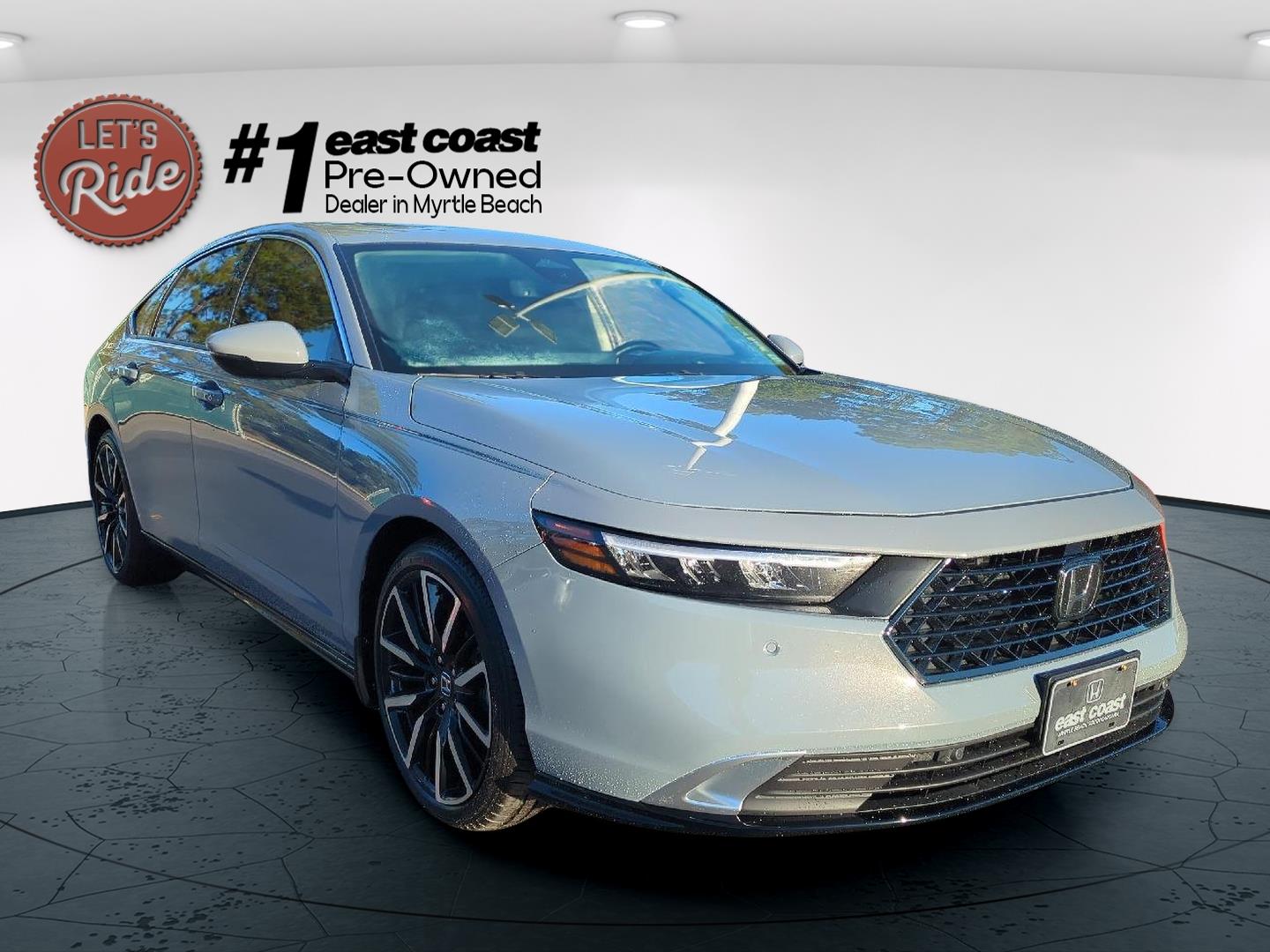 2024 Honda Accord Hybrid Touring photo 2