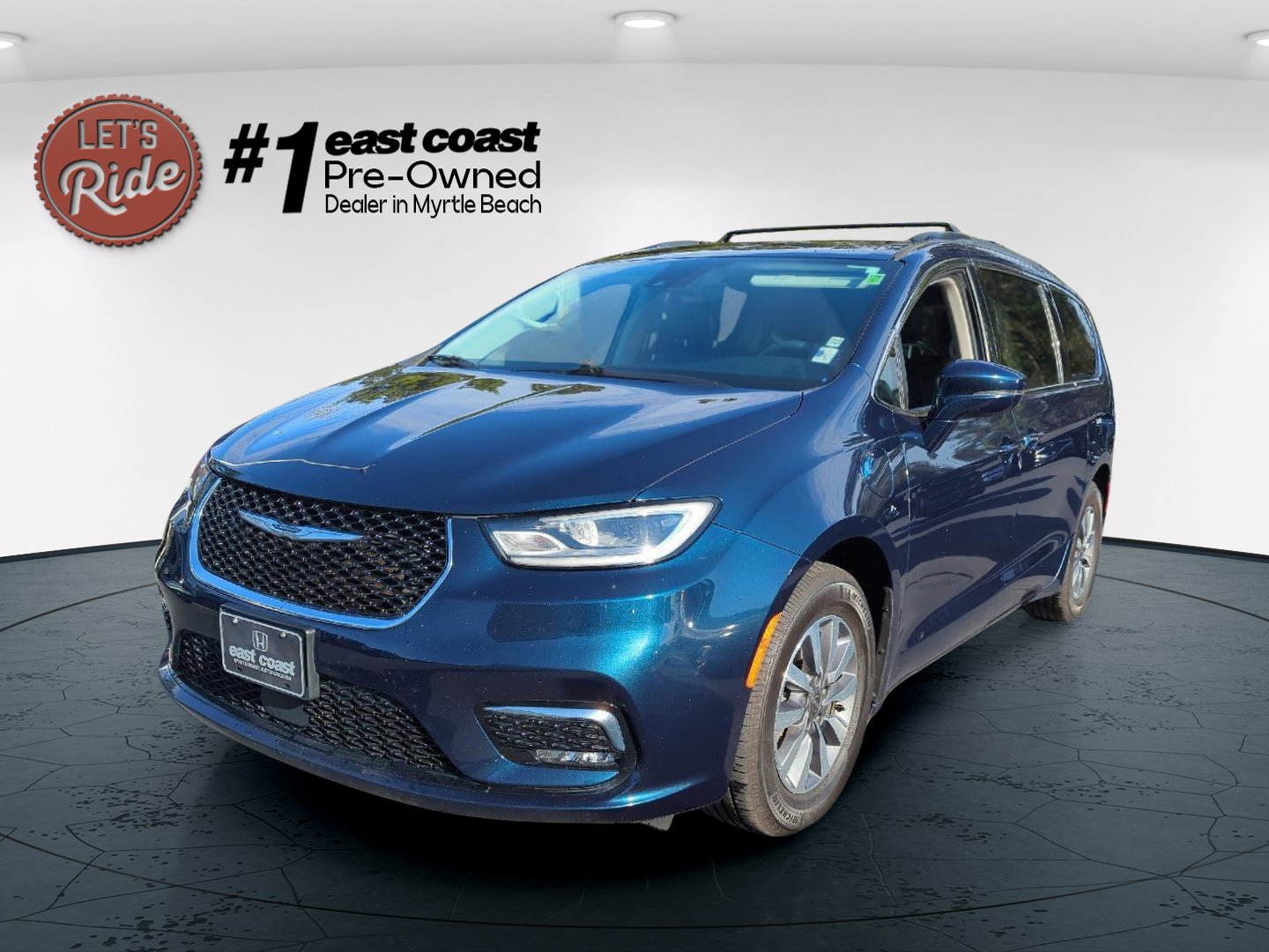 2022 Chrysler Pacifica Hybrid Touring L Hybrid's photo