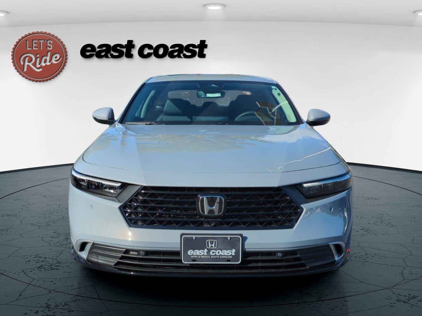 2025 Honda Accord Hybrid Touring photo 2