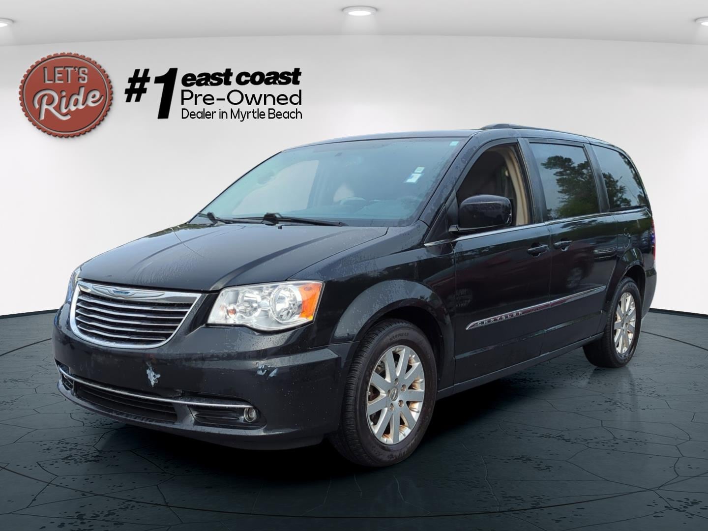 2015 Chrysler Town & Country Touring's photo