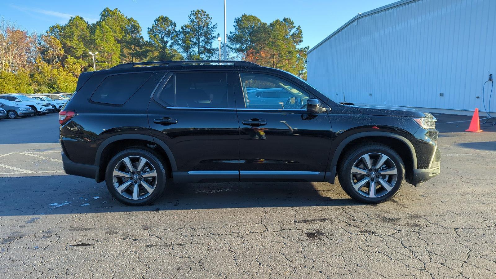 2025 Honda Pilot Elite photo 3