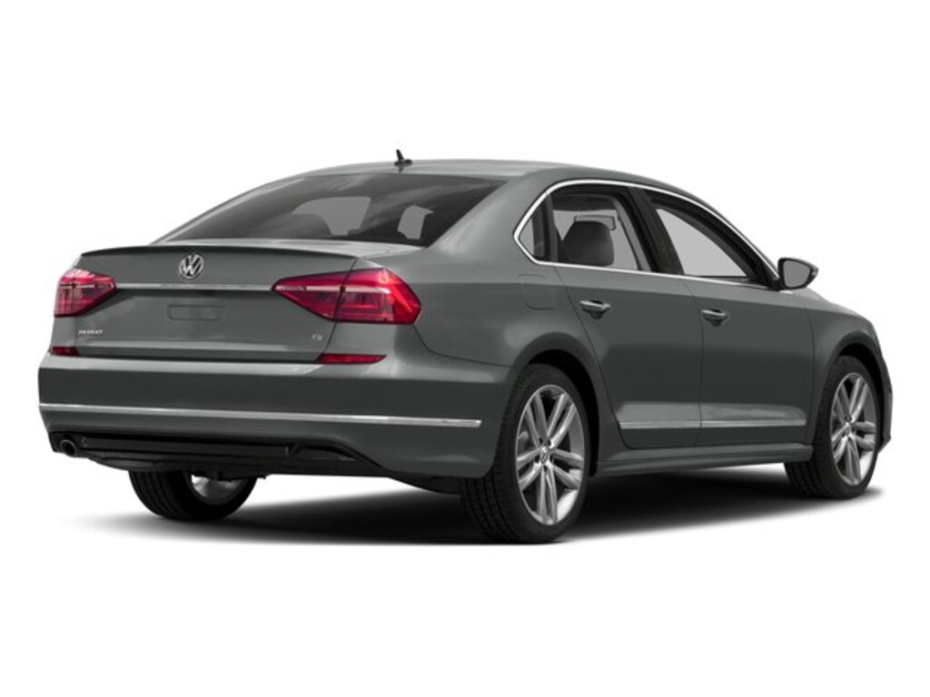 Used 2017 Volkswagen Passat R-Line w/Comfort Pkg Sedan