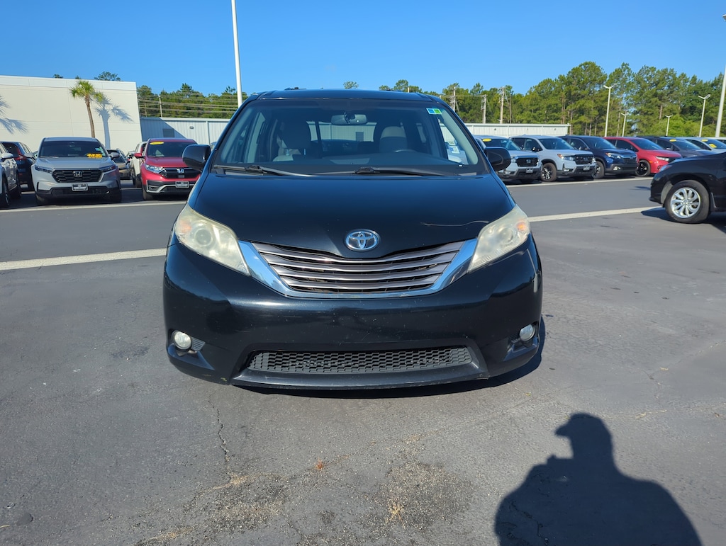 Used 2017 Toyota Sienna XLE Premium Van