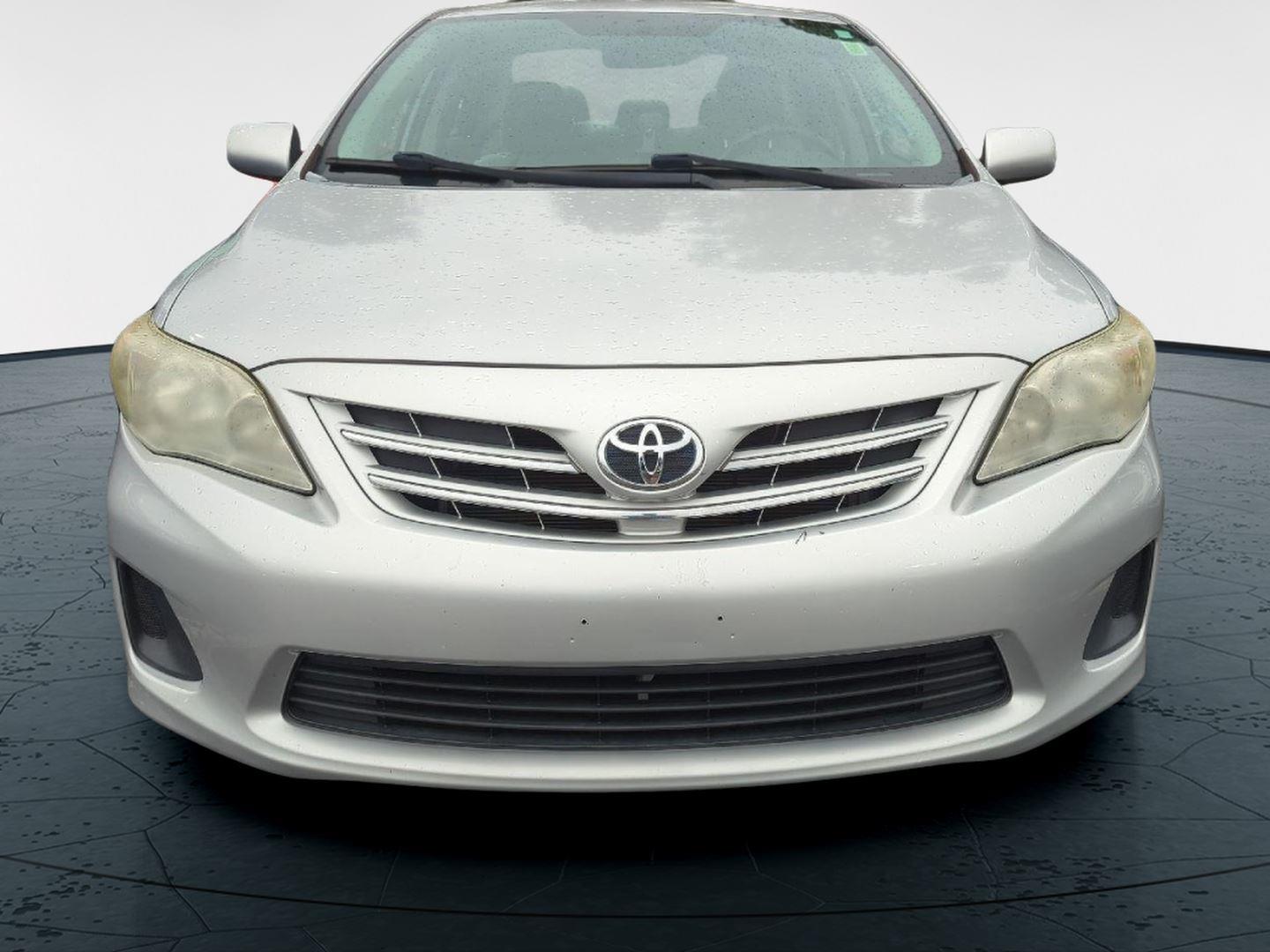 2013 Toyota Corolla LE photo 2