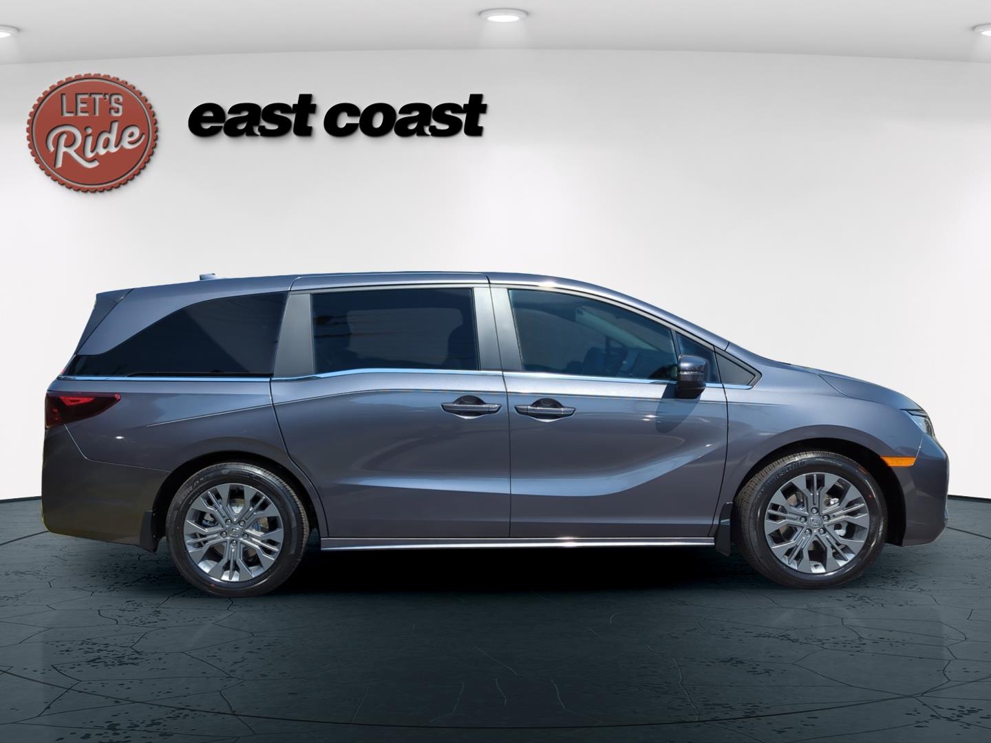 2025 Honda Odyssey Touring photo 4