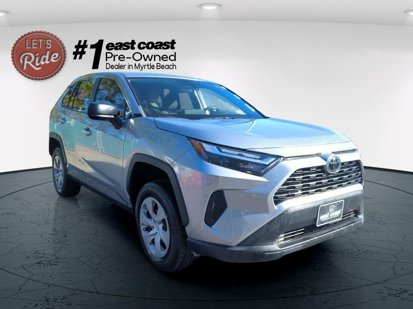 2023 Toyota RAV4 LE photo 3