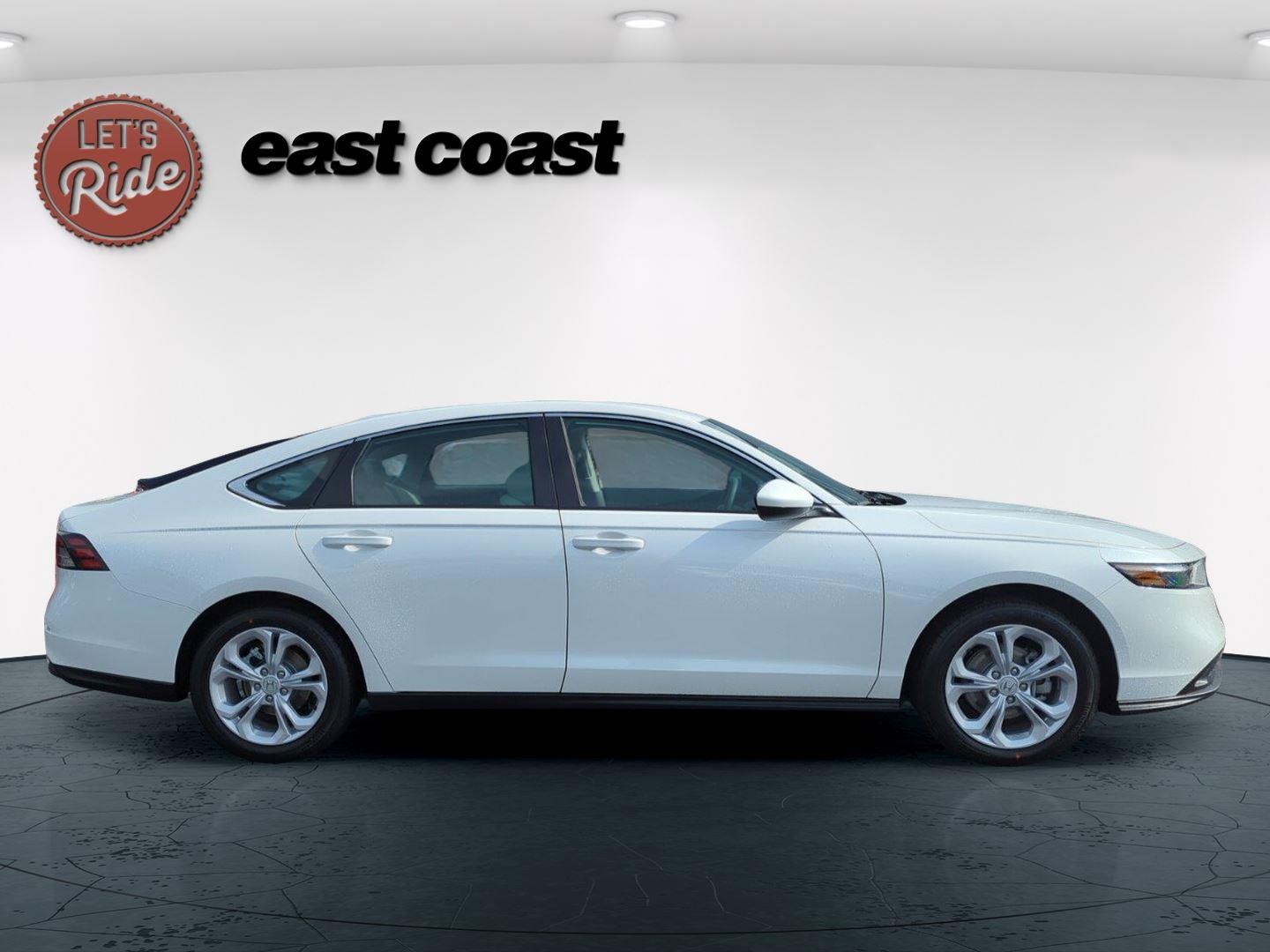 2025 Honda Accord LX photo 4