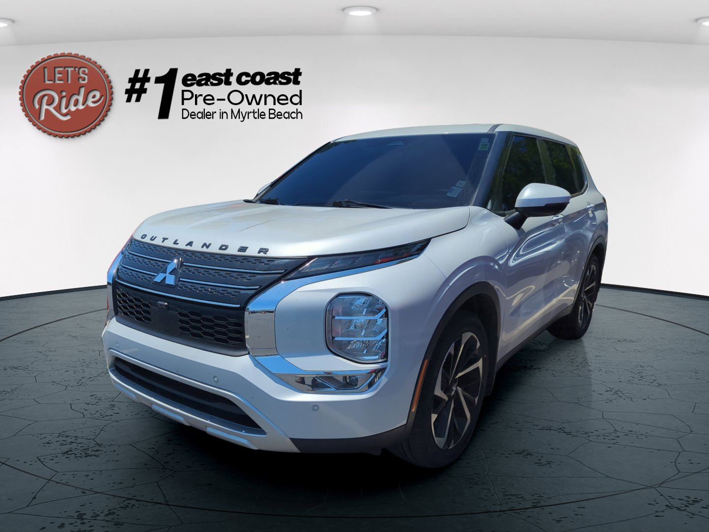 2024 Mitsubishi Outlander SE 2WD's photo
