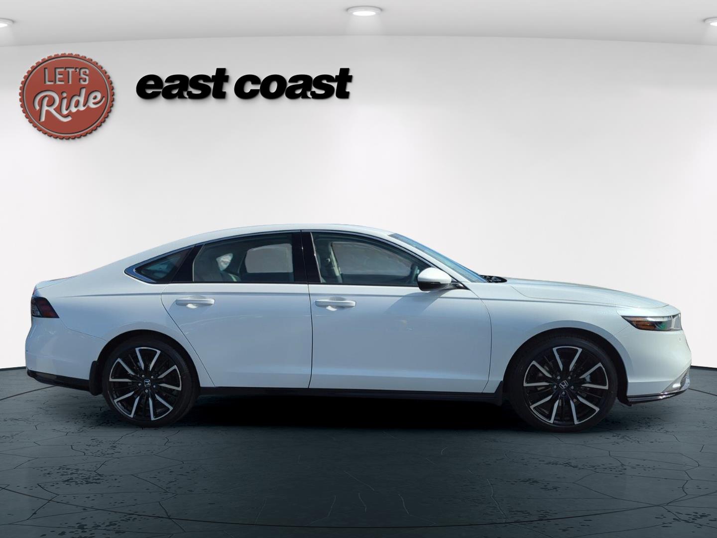 2025 Honda Accord Hybrid Touring photo 4