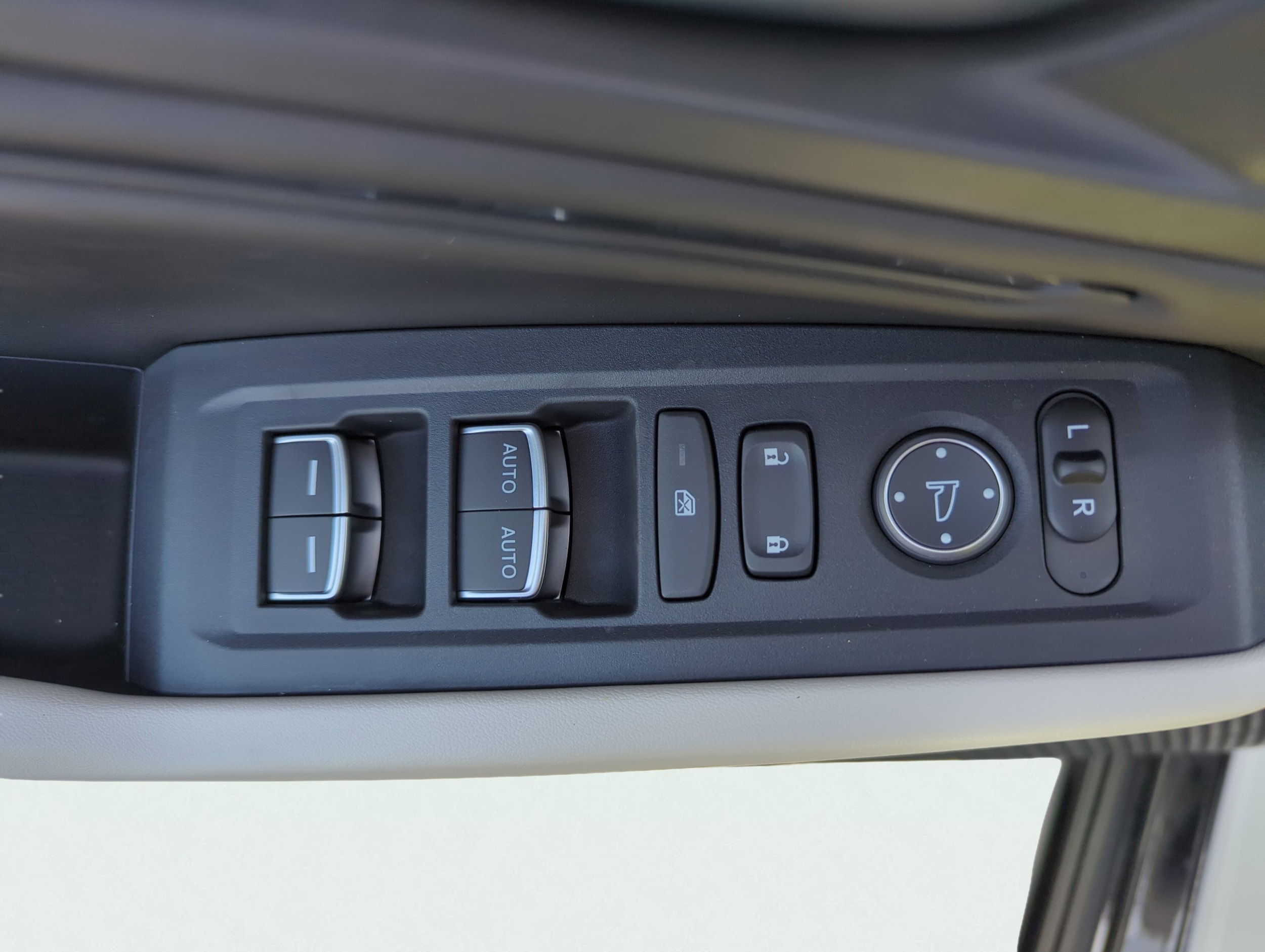 2026 Honda Accord Hybrid EX-L - Photo 17