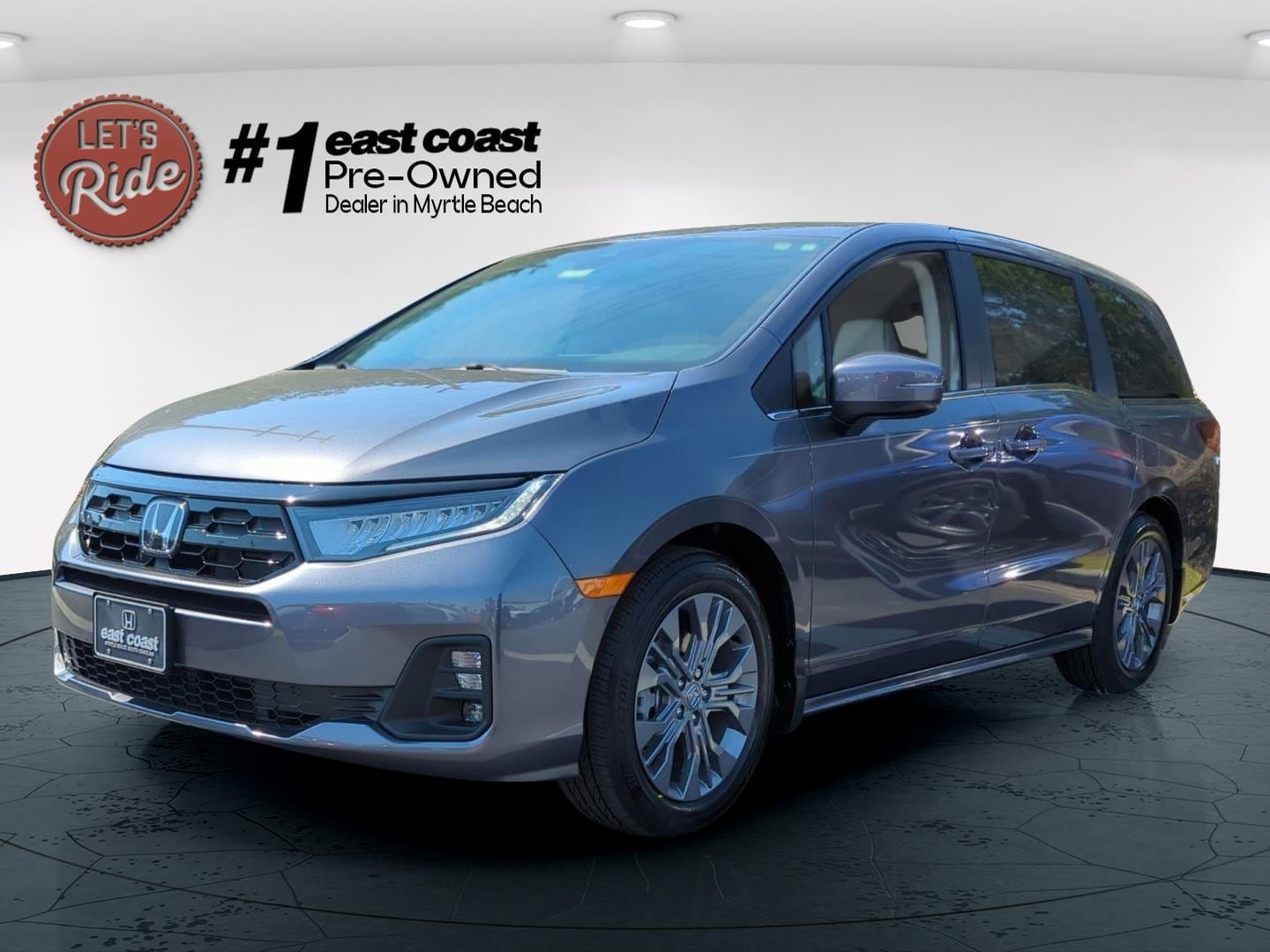 2025 Honda Odyssey Touring's photo